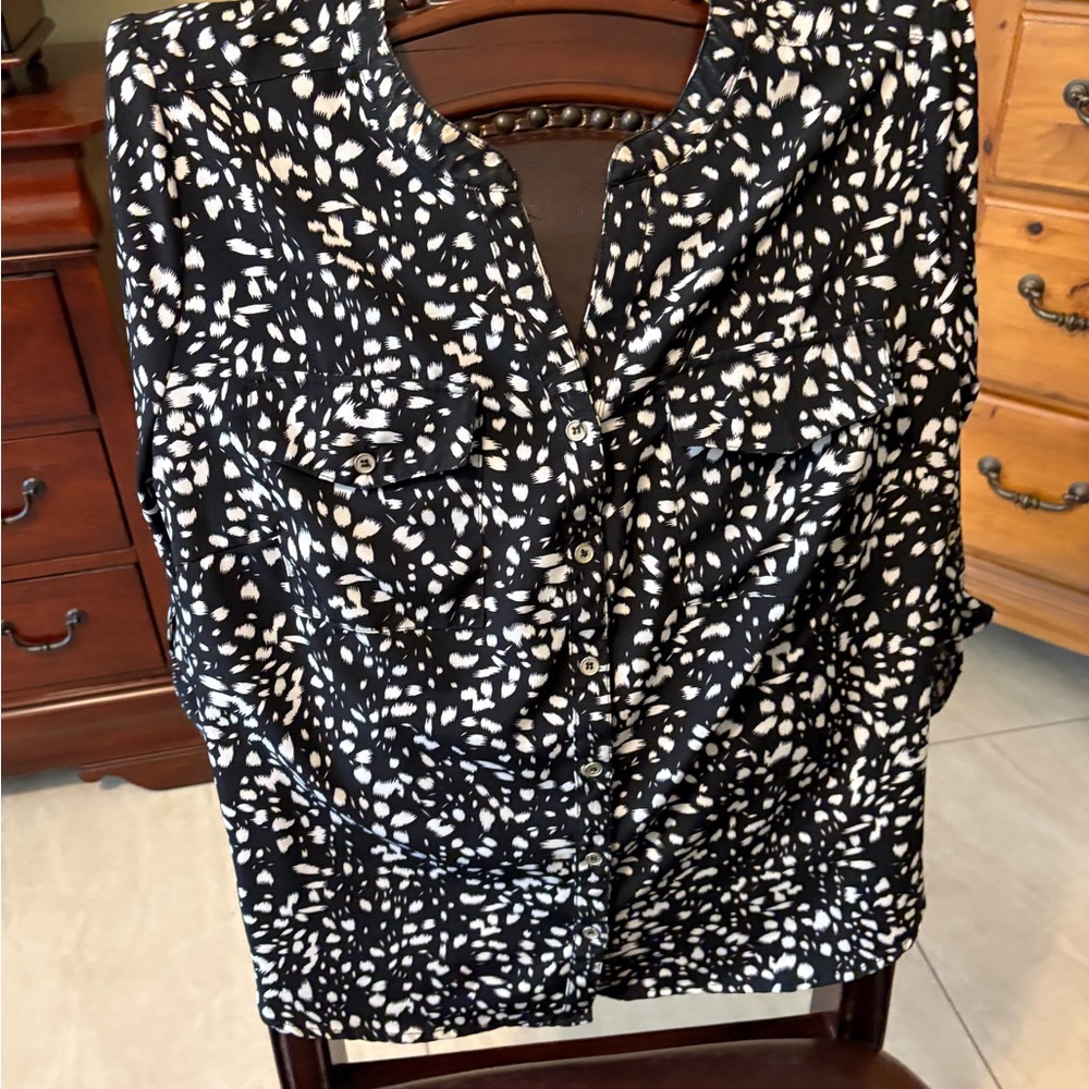 Notations Black and White Abstract Printed Button-Down Shirt